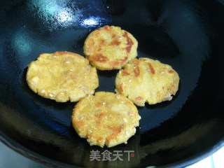 玉米面贴饼子的做法步骤：4
