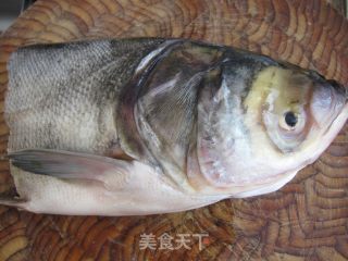 红烧鱼头的做法步骤：1