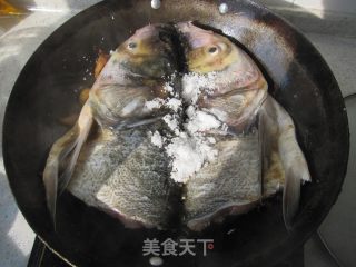 红烧鱼头的做法步骤：6