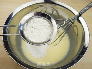彩绘草莓戚风蛋糕卷的做法步骤：6