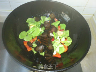 青笋炒腊肉的做法步骤：5