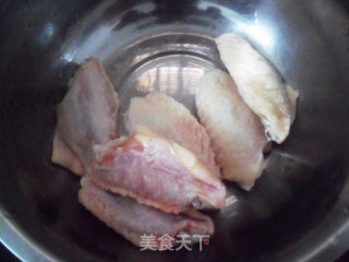 电饭锅烤鸡翅的做法步骤：1