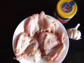柱候酱蒸鸡腿肉的做法步骤：1