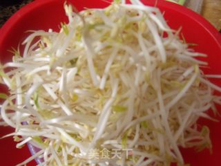 西芹豆芽的做法步骤：1