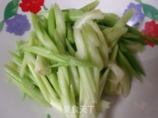 西芹豆芽的做法步骤：2