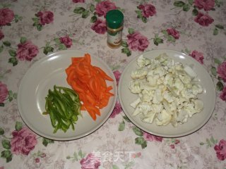 三彩咖喱时蔬的做法步骤：1