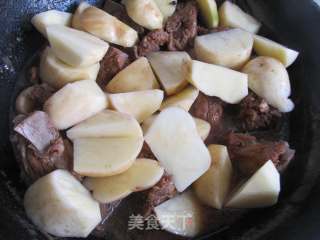 家常土豆炖排骨的做法步骤：7