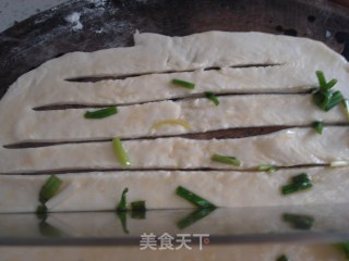 面点里的家常味儿——葱油手抓饼的做法步骤：5
