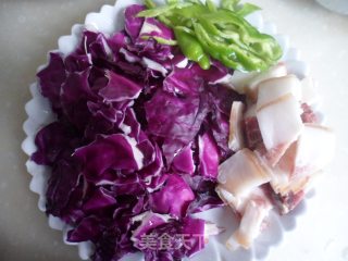 夏日小炒之咸肉爆炒紫甘蓝的做法步骤：1