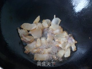夏日小炒之咸肉爆炒紫甘蓝的做法步骤：2