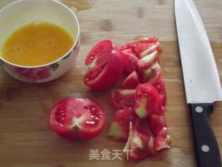 西红柿鸡蛋面（盖浇饭）的做法步骤：2