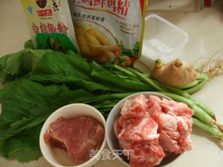 排骨苦菜粥的做法步骤：1