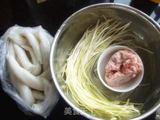韭黄肉酱拌肠粉的做法步骤：1