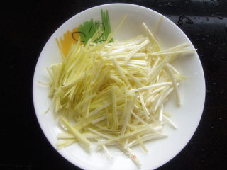 韭黄肉酱拌肠粉的做法步骤：2