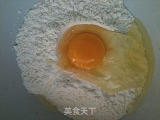 夏季早、晚餐必吃——榨菜鸡蛋葱花饼的做法步骤：4