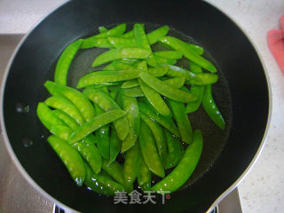 蒜香培根荷兰豆的做法步骤：3