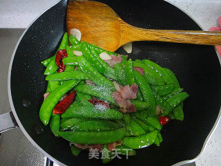 蒜香培根荷兰豆的做法步骤：8