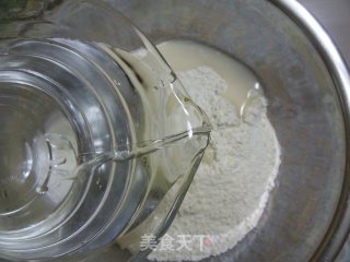 酱肉笋芦炒螺旋面的做法步骤：1