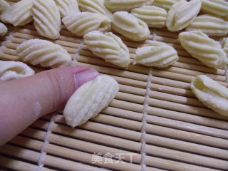 酱肉笋芦炒螺旋面的做法步骤：5