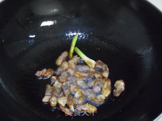 酱肉笋芦炒螺旋面的做法步骤：11