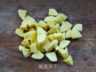 咖喱土豆鸡翅的做法步骤：1