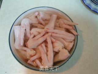 泡椒凤爪的做法步骤：1