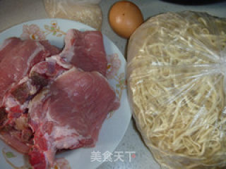 酱香椒盐猪排面的做法步骤：1