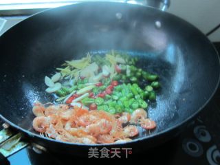 鲜辣椒炒虾的做法步骤：5