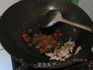 红辣椒干煸包菜的做法步骤：4