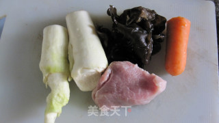 鱼香肉丝的做法步骤：1