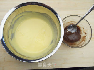 奶牛纹戚风蛋糕卷的做法步骤：10