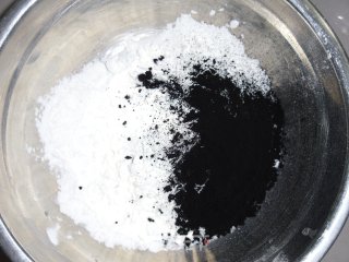 自制竹炭花生的做法步骤：2