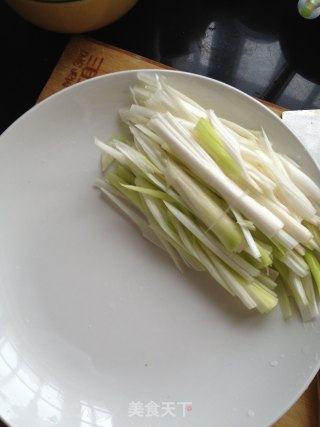 抹茶金酱肉丝卷的做法步骤：4