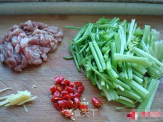 豆豉毛芹炒肉丝的做法步骤：2
