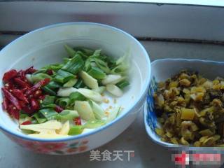 酸菜大茴焖鱼的做法步骤：3