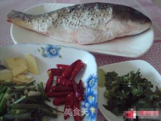 干焖鲤鱼的做法步骤：1