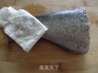 家常烧鲢鱼（用其他类似的鱼也行）的做法步骤：1