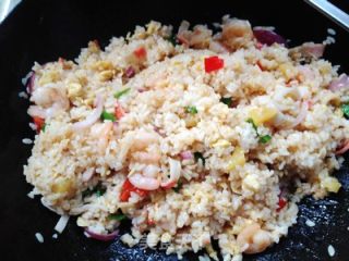 色，香，味俱全的——泰皇炒饭的做法步骤：8