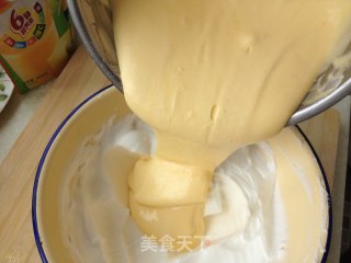 戚风蛋糕卷的做法步骤：11