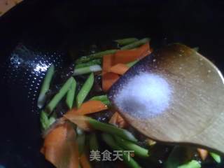 蚝油芦笋炒黑木耳的做法步骤：8