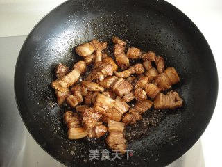 红烧肉焖蛋的做法步骤：4