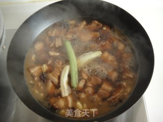 红烧肉焖蛋的做法步骤：5