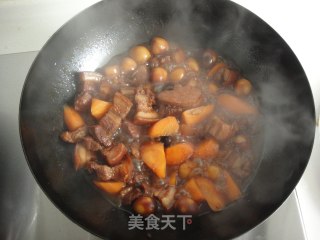 红烧肉焖蛋的做法步骤：7