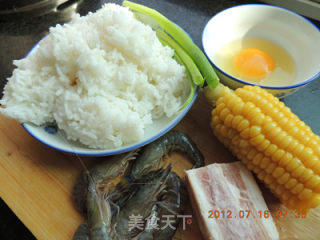 培根大虾玉米炒饭的做法步骤：1