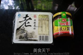 黄豆酱焖老豆腐的做法步骤：1