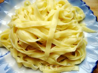 宝宝的最爱面食之-----不用水的全蛋手擀面的做法步骤：8