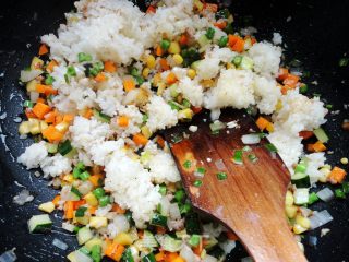 营养又美味的八丁炒饭的做法步骤：9