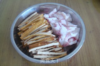 花肉炒香干的做法步骤：2