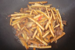 花肉炒香干的做法步骤：4