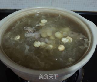 莲子银耳骨头汤的做法步骤：5